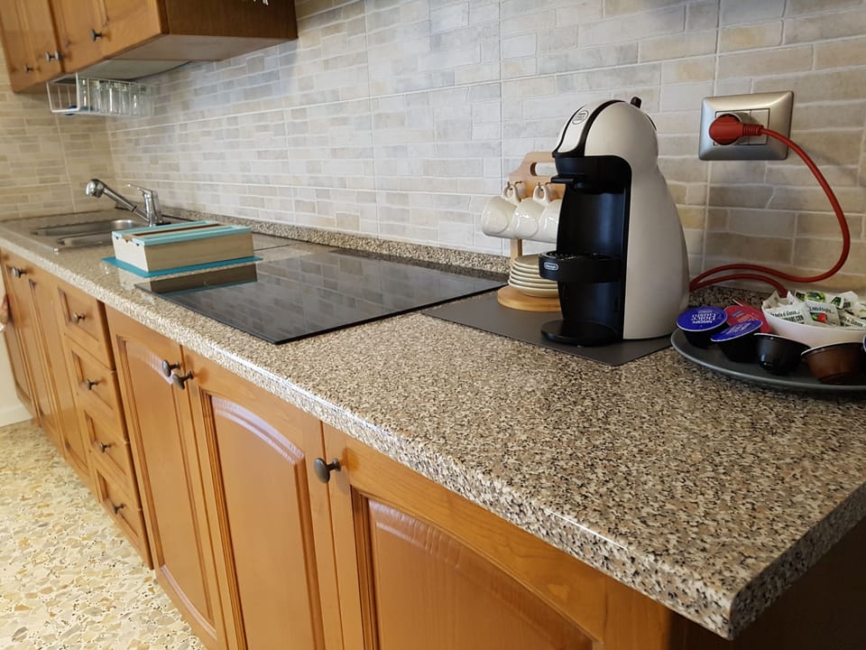 Shared fridge, stovetop, cookware/dishes/utensils