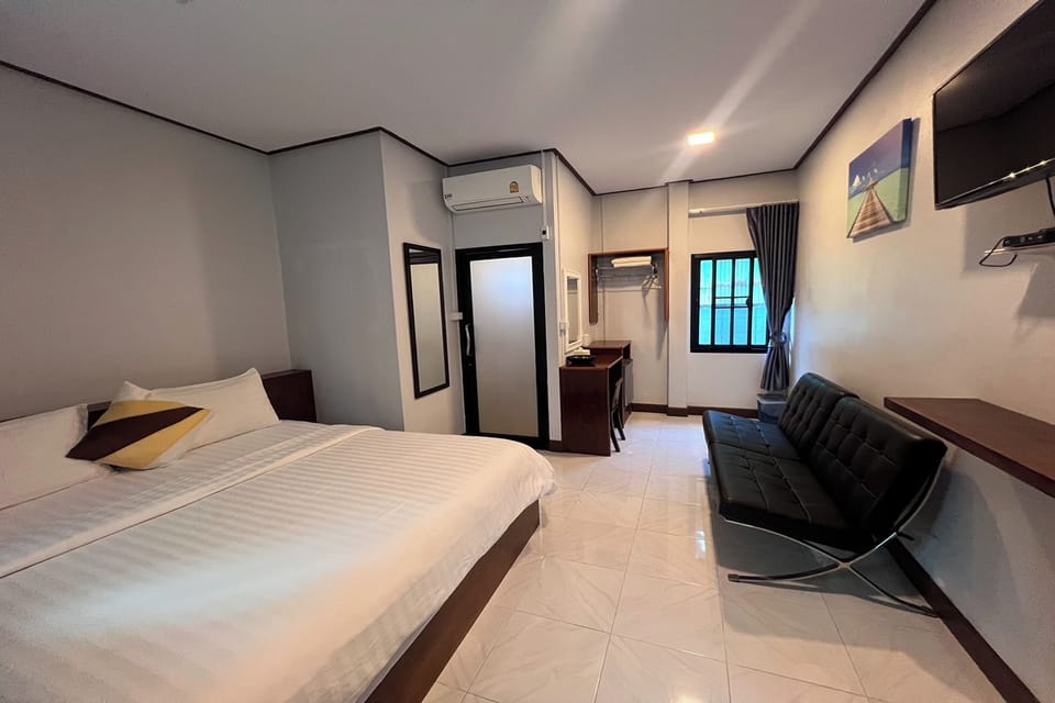Standard Room | Iron/ironing board (on request), rollaway beds (surcharge), WiFi (free)