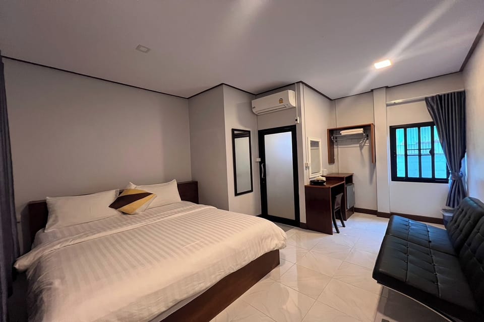 Standard Room | Iron/ironing board (on request), rollaway beds (surcharge), WiFi (free)
