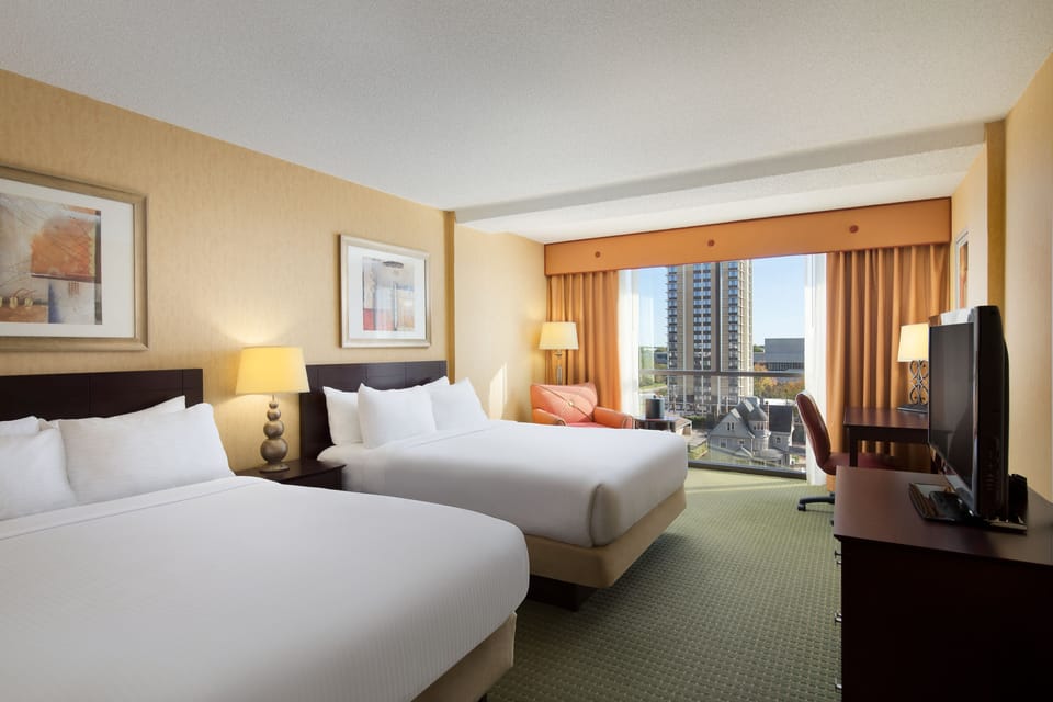 Premium bedding, in-room safe, desk, blackout drapes