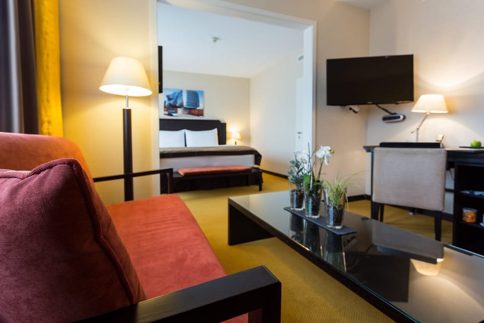 Premium bedding, minibar, in-room safe, desk