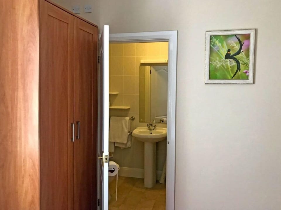 Merton House Bed and Breakfast in Worthing