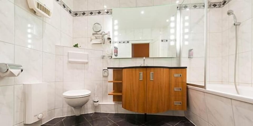 Shower, free toiletries, hair dryer, towels