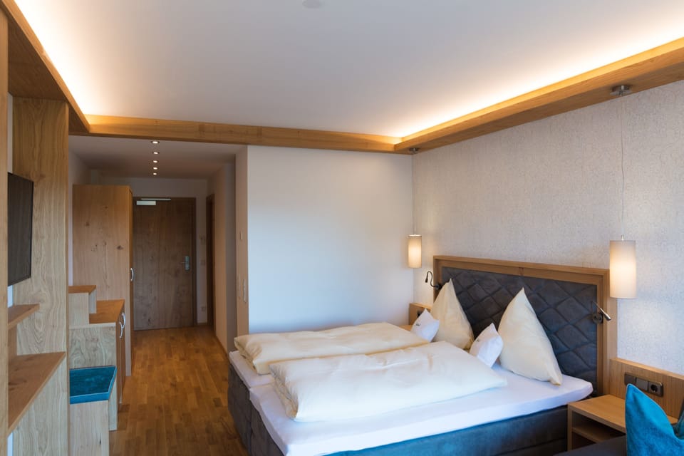 Premium bedding, down comforters, in-room safe, individually decorated
