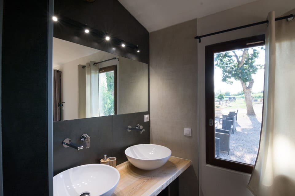 Comfort Cottage, Private Bathroom | Bathroom | Towels