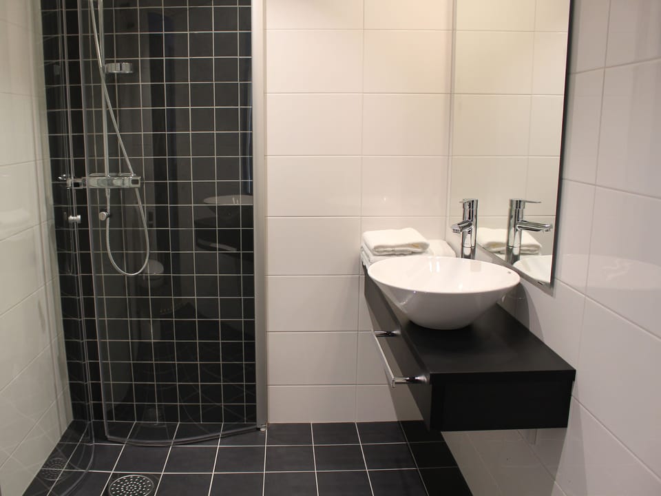 Shower, hair dryer, heated floors (bathroom), towels