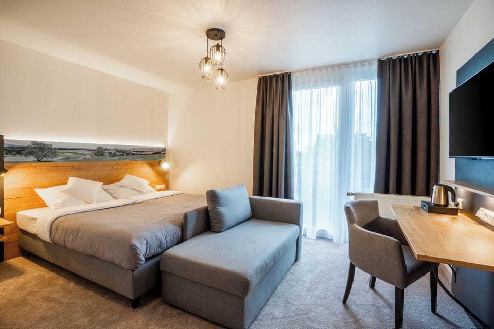 Hypo-allergenic bedding, in-room safe, desk, laptop workspace