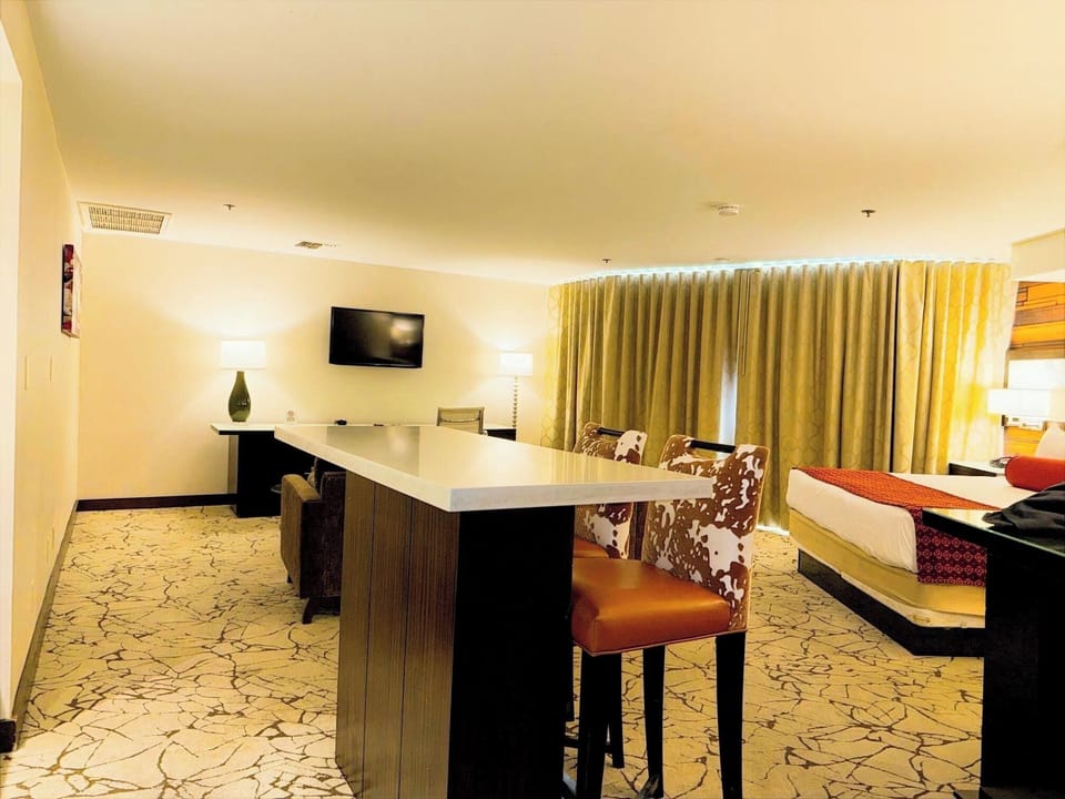 Executive Studio Suite | Living area | 40-inch flat-screen TV with cable channels, TV