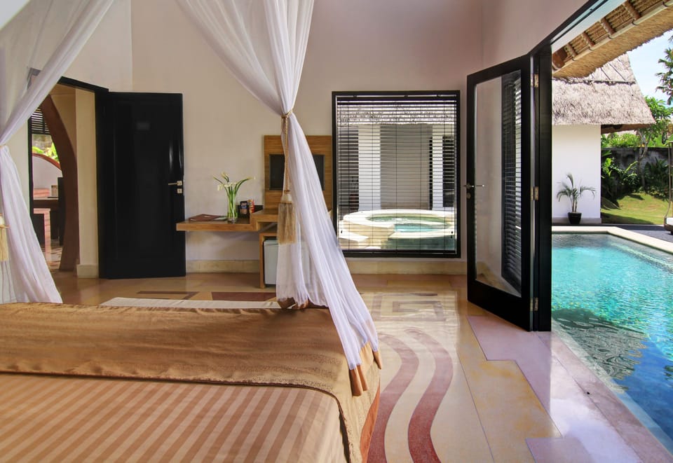 Executive Villa (2BR) | Minibar, in-room safe, desk, iron/ironing board