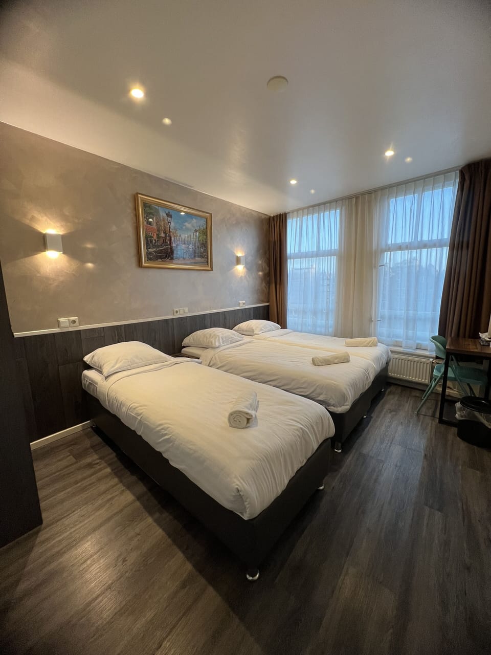 Triple Room | In-room safe, free WiFi, bed sheets