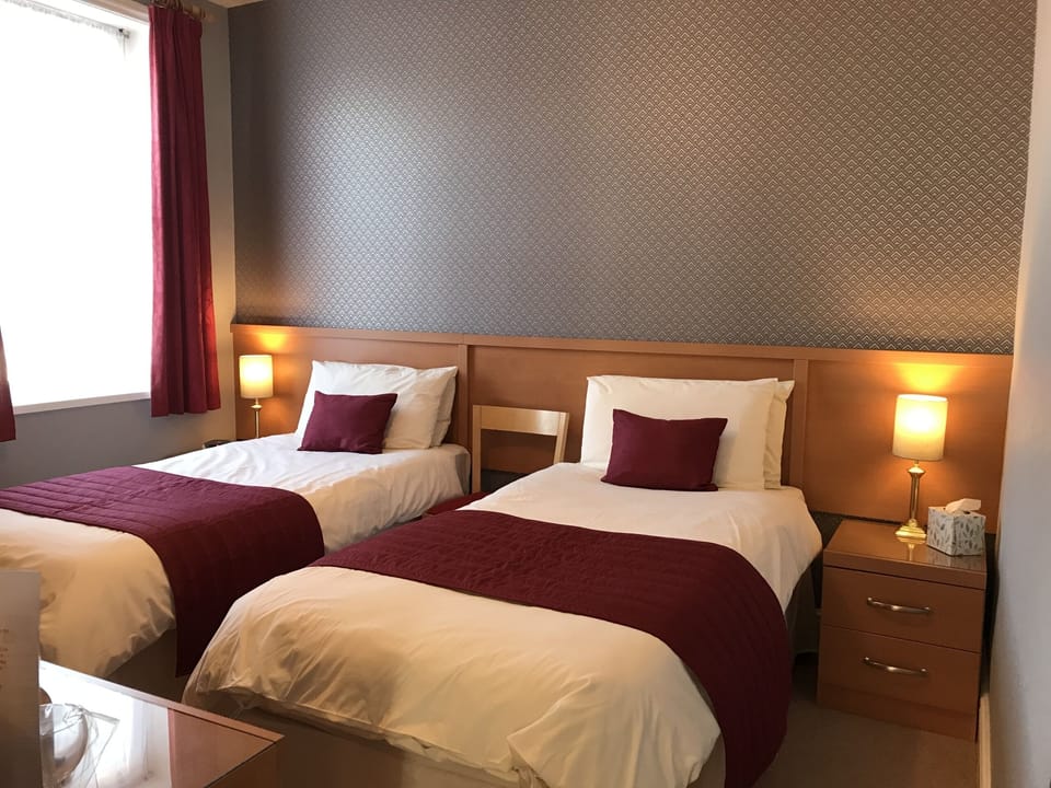 Twin Room, Ensuite (B&B) | 1 bedroom, premium bedding, individually decorated