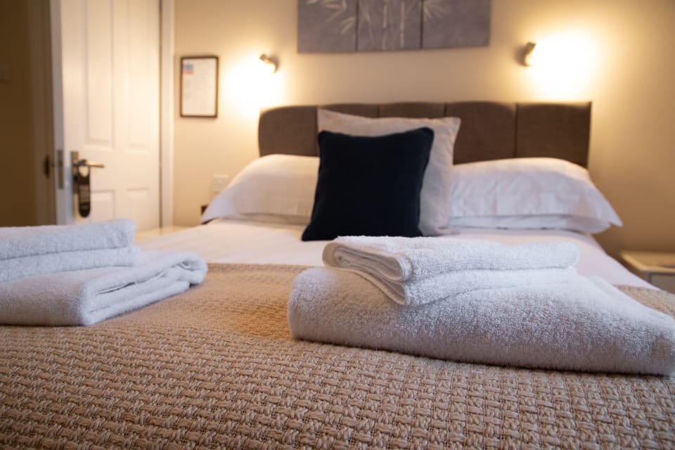 Standard Room, 1 King Bed | Individually decorated, individually furnished, blackout drapes