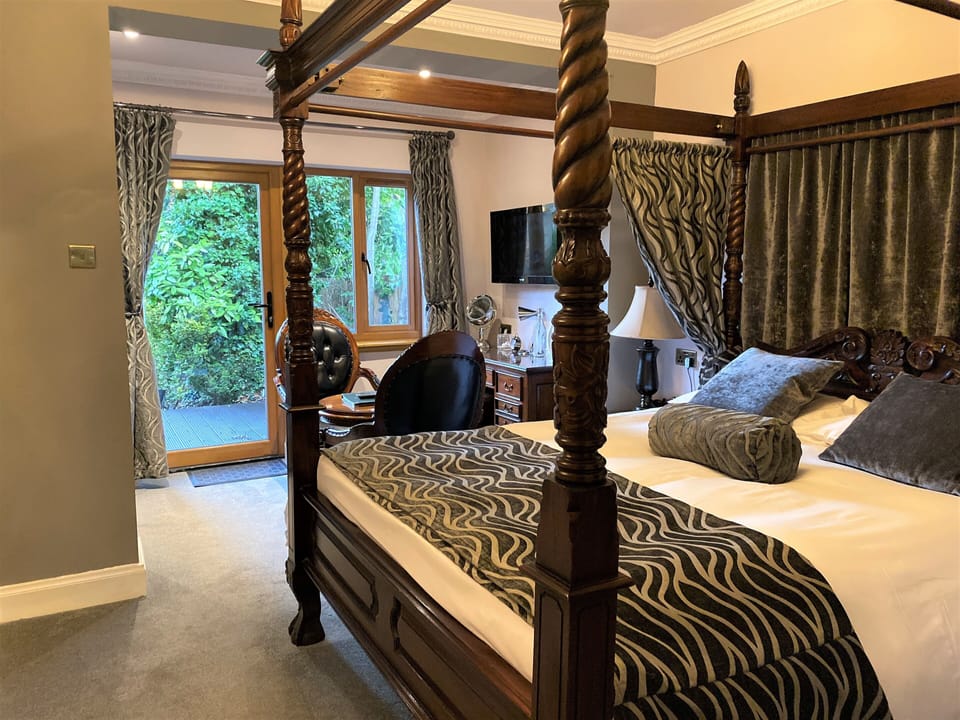 Deluxe Double Room, Ensuite, Garden View (Terrace - Four Poster ) | In-room safe, blackout drapes, soundproofing, free WiFi