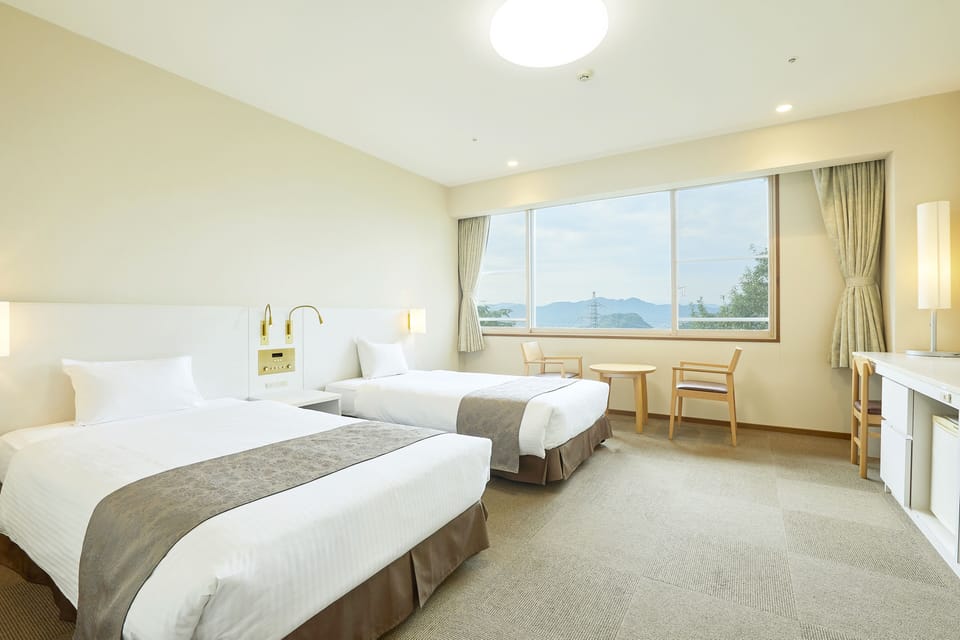 In-room safe, WiFi (free), bed sheets