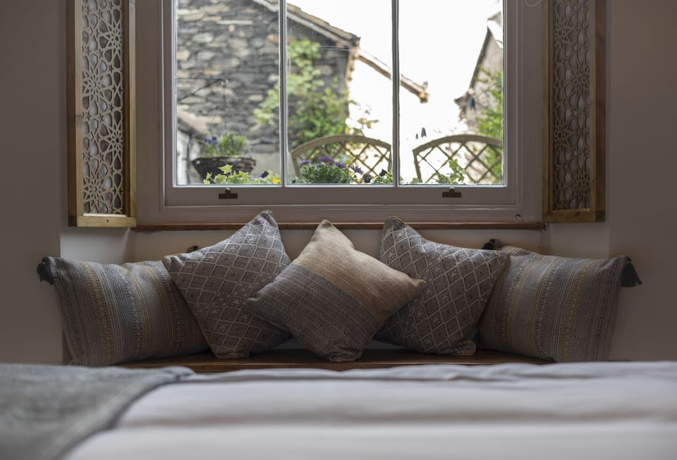 Double Room, 1 King Bed | Iron/ironing board, free WiFi, bed sheets