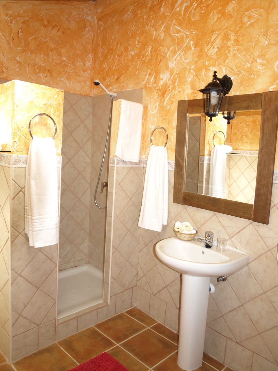 Deep soaking tub, towels
