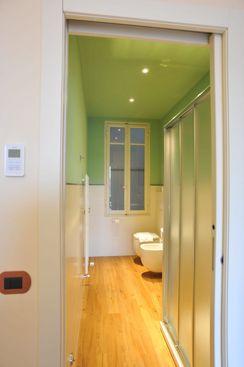 Double Room | Bathroom | Shower, free toiletries, hair dryer, bidet