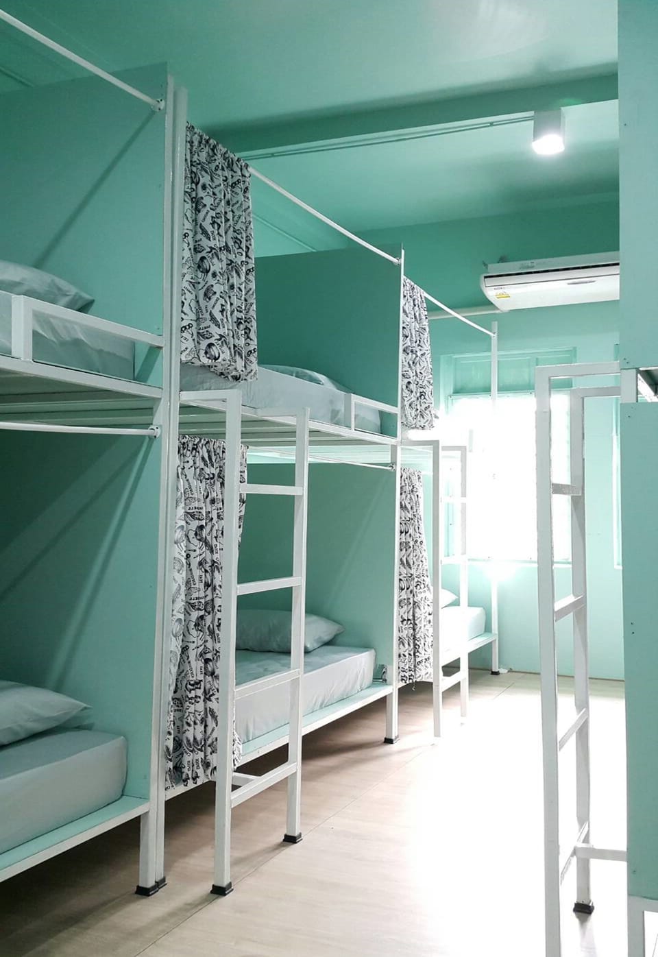 10-Bed Female Dormitory with Shared Bathroom  | Free WiFi