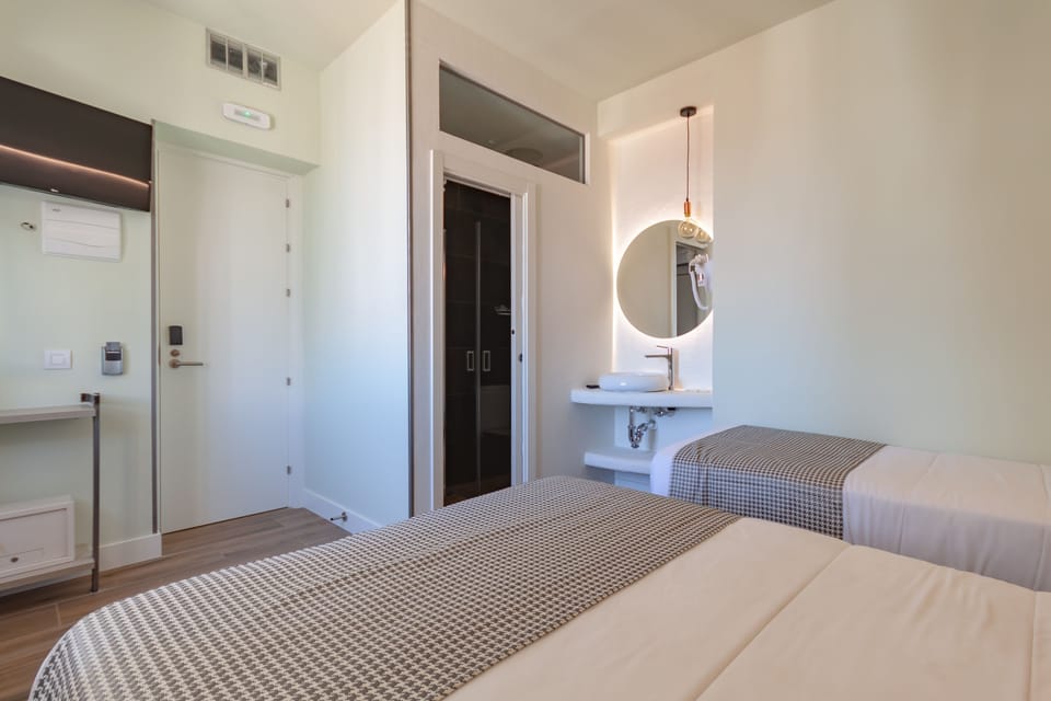 Triple Room | In-room safe, soundproofing, free WiFi, bed sheets