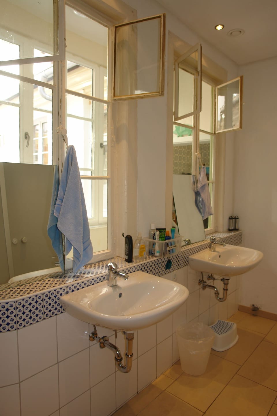 Bathroom sink