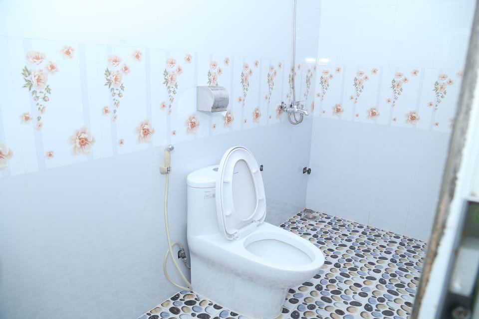 Shower, hydromassage showerhead, eco-friendly toiletries, hair dryer