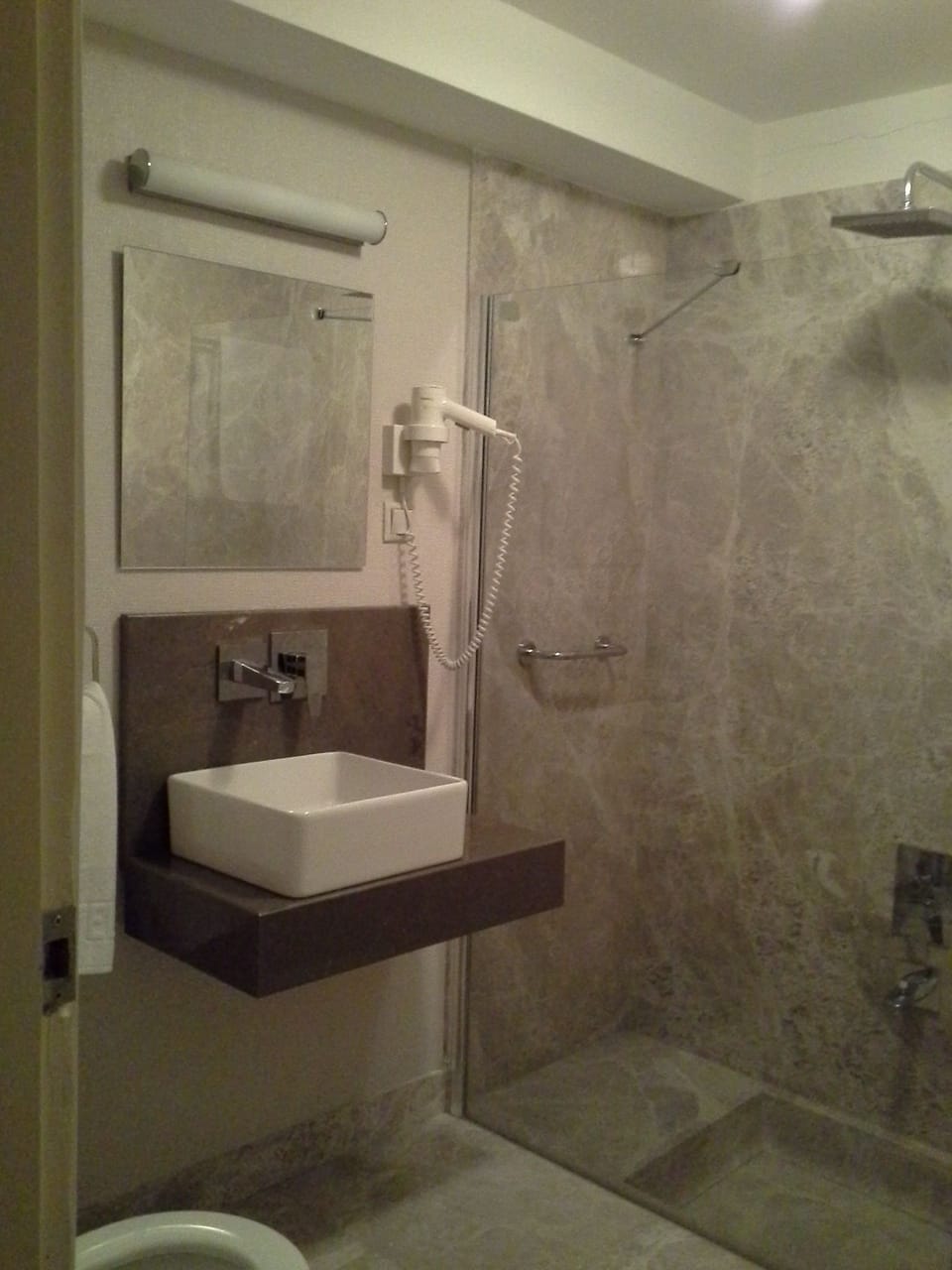Suite | Bathroom sink