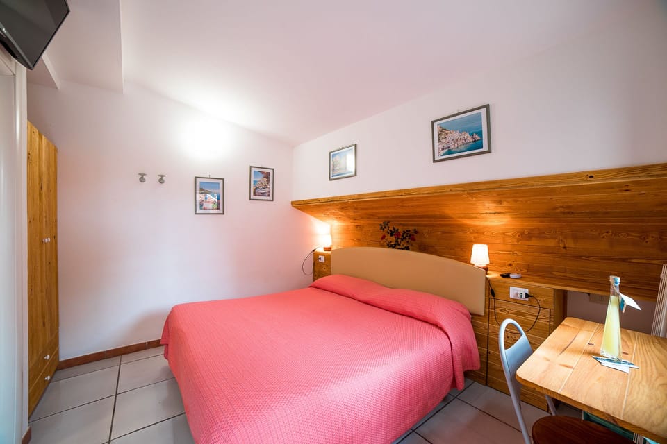 Standard Double or Twin Room, 1 Double or 2 Twin Beds | Minibar, desk, iron/ironing board (on request), cribs (free)