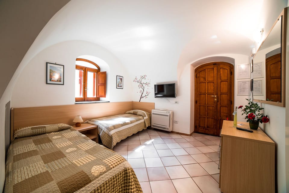 Quadruple Room | Minibar, desk, iron/ironing board, free cribs/infant beds