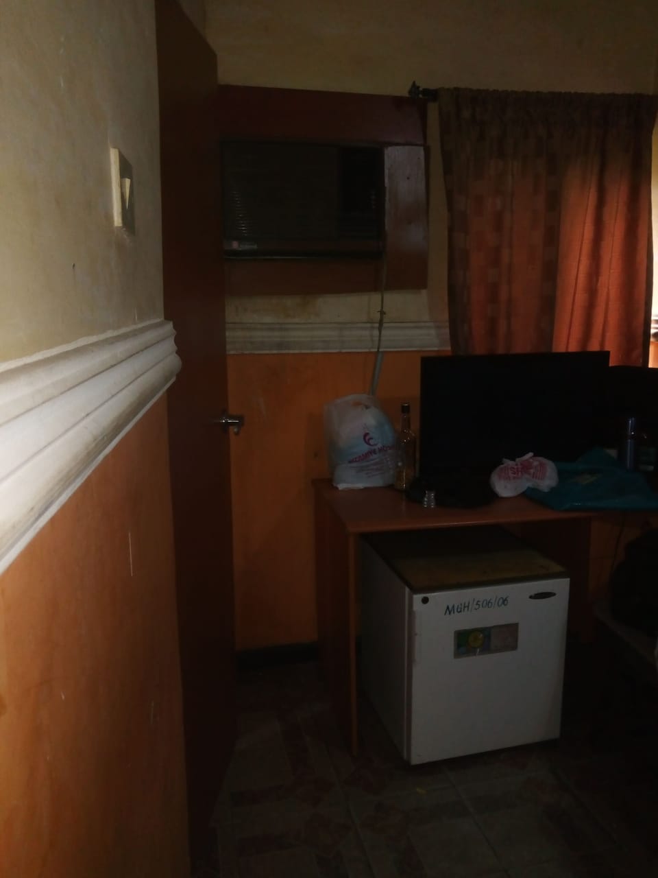 Desk, free WiFi, wheelchair access