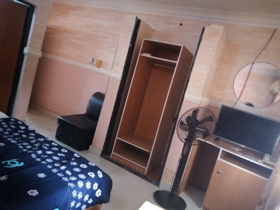 Royal Room | Desk, free WiFi, wheelchair access