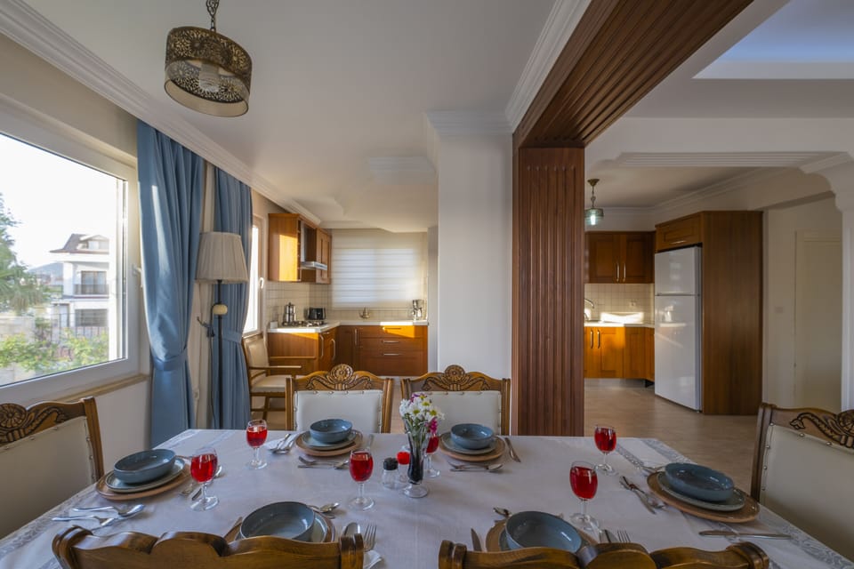 Luxury Villa, 4 Bedrooms | In-room dining