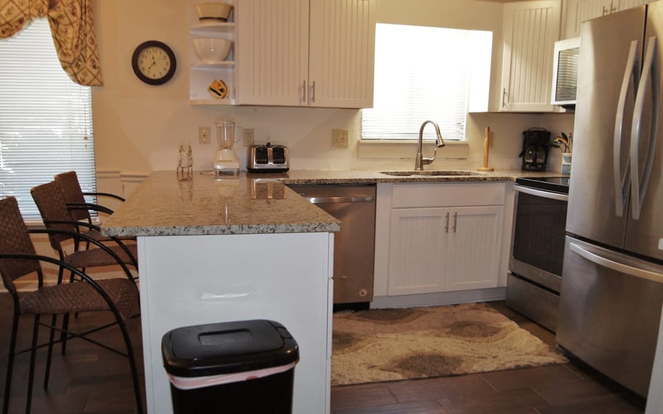 Condo, 3 Bedrooms | Private kitchen | Fridge, oven, coffee/tea maker, toaster