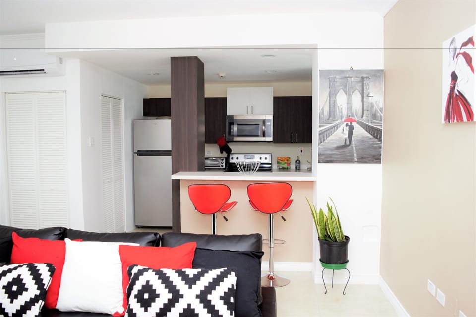 Luxury Apartment, 1 Bedroom, Pool Access, Pool View | Private kitchen | Full-size fridge, microwave, oven, stovetop