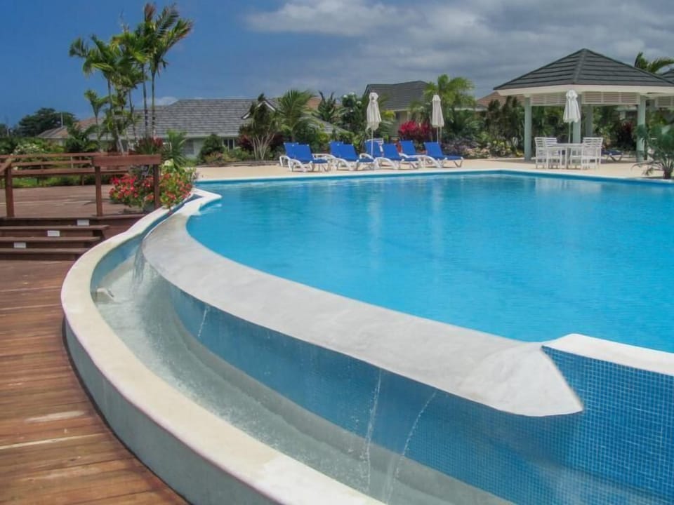 Superior Villa, 3 Bedrooms, Courtyard View, Ground Floor | Outdoor pool | Outdoor pool, pool umbrellas, sun loungers