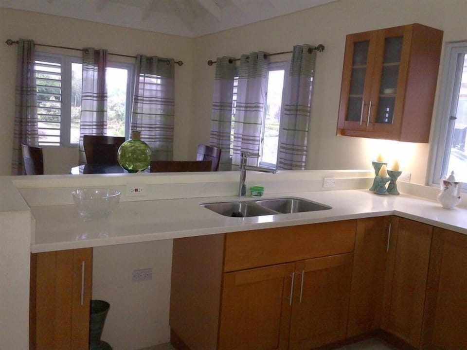 Superior Villa, 3 Bedrooms, Courtyard View, Ground Floor | Private kitchen | Coffee/tea maker, full-size fridge, microwave, oven