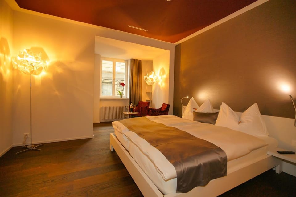 Egyptian cotton sheets, premium bedding, down comforters, in-room safe