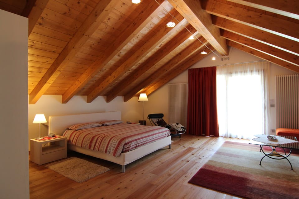 Suite, 1 King Bed, Jetted Tub, Mountain View | In-room safe, desk, soundproofing, free WiFi