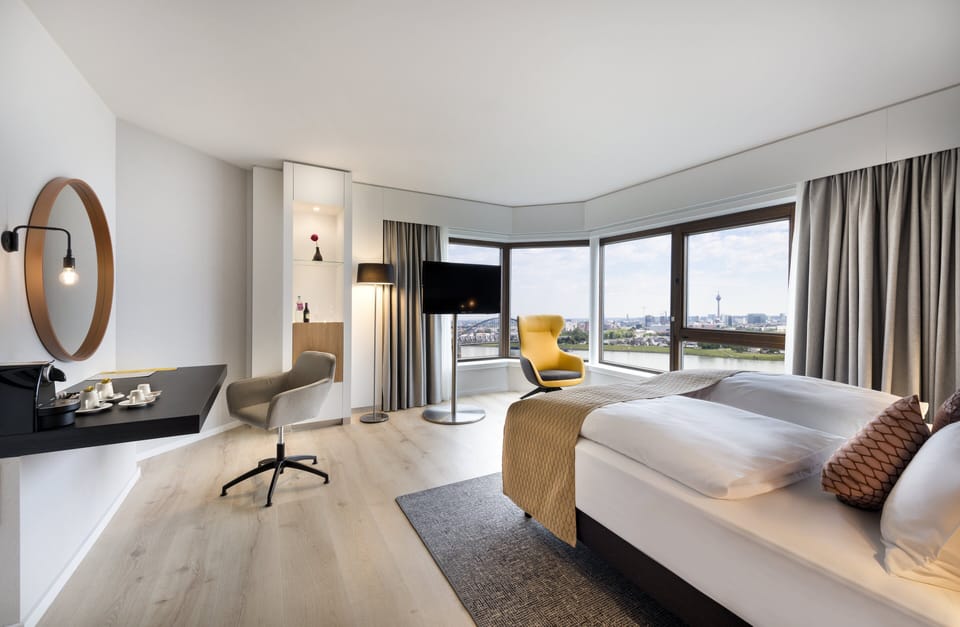Premium Room, 1 King Bed, River View | Hypo-allergenic bedding, in-room safe, laptop workspace, blackout drapes