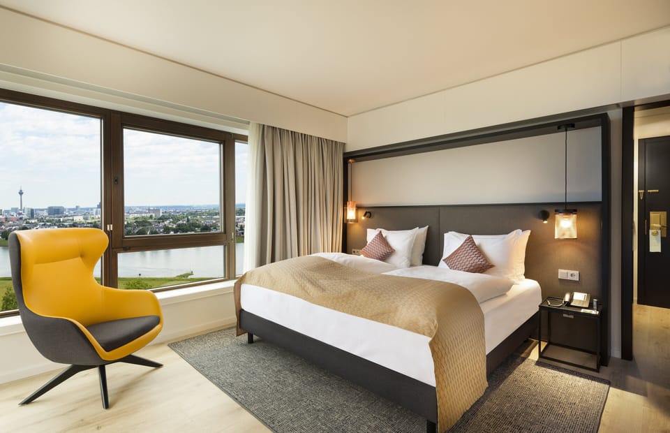Premium Room, 1 King Bed | Hypo-allergenic bedding, in-room safe, laptop workspace, blackout drapes