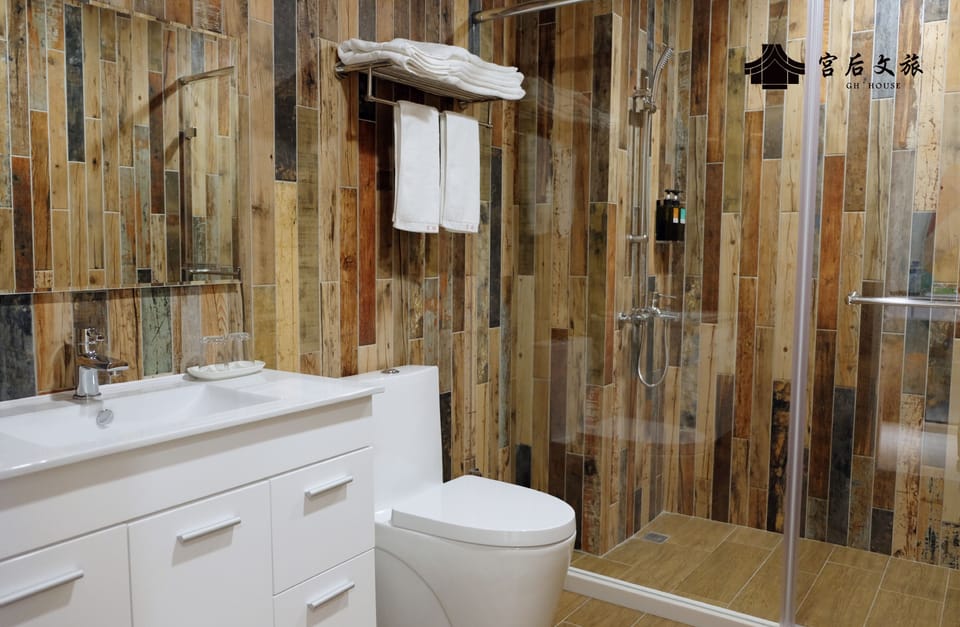 Comfort Double Room | Bathroom | Shower, designer toiletries, hair dryer, slippers