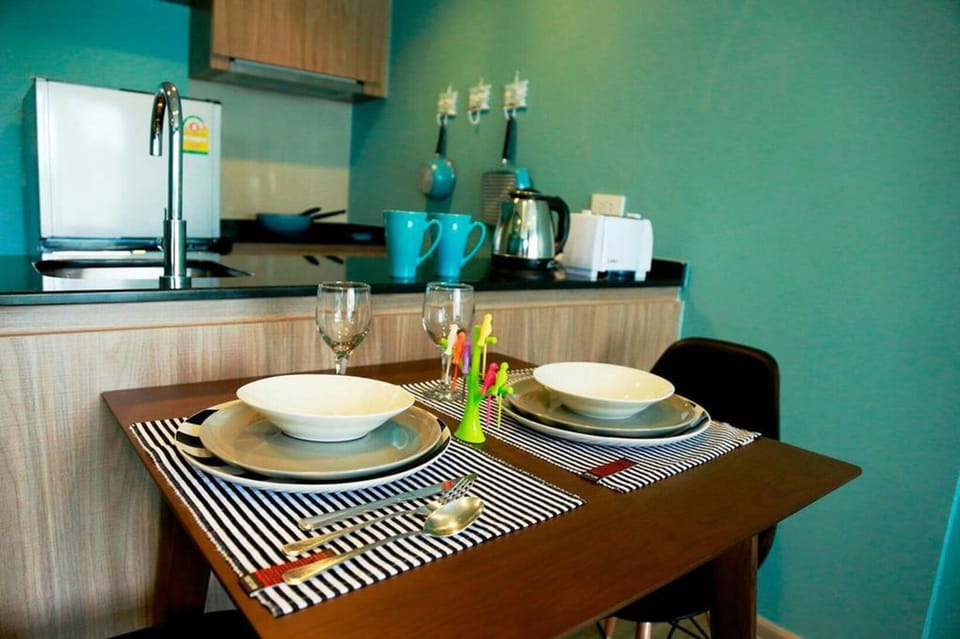 One Bedroom Condo | In-room dining