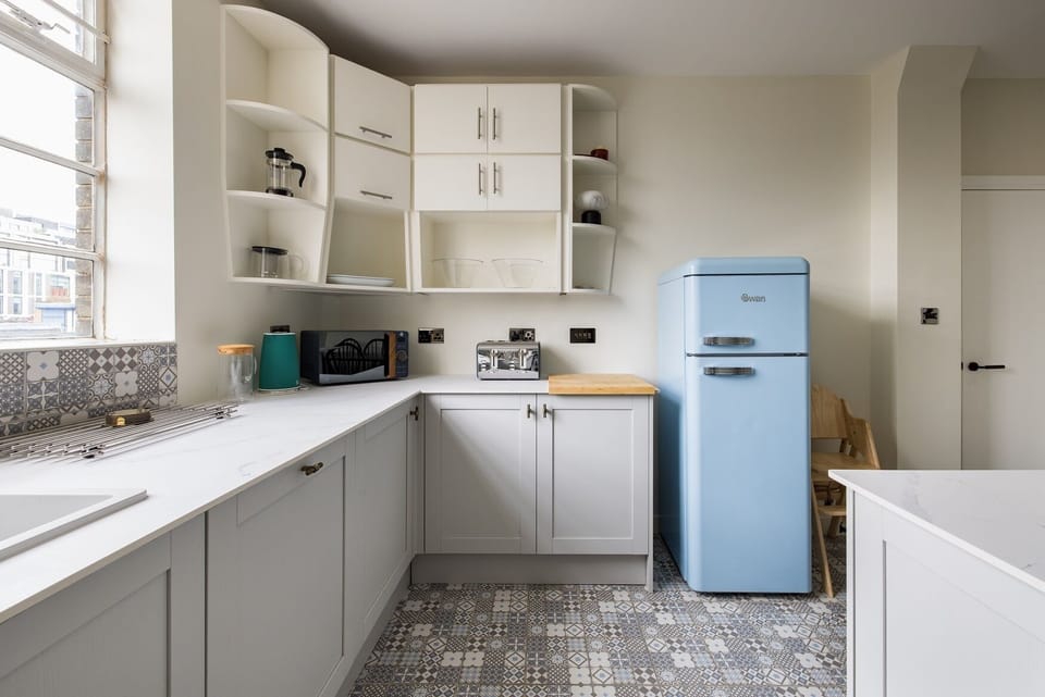 House (4 Bedrooms) | Private kitchen | Fridge, microwave, oven, coffee/tea maker