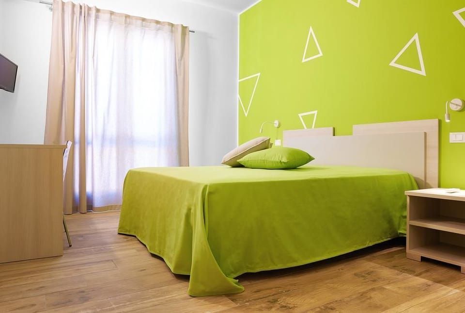 Double Room, Balcony | Down comforters, desk, iron/ironing board, free WiFi