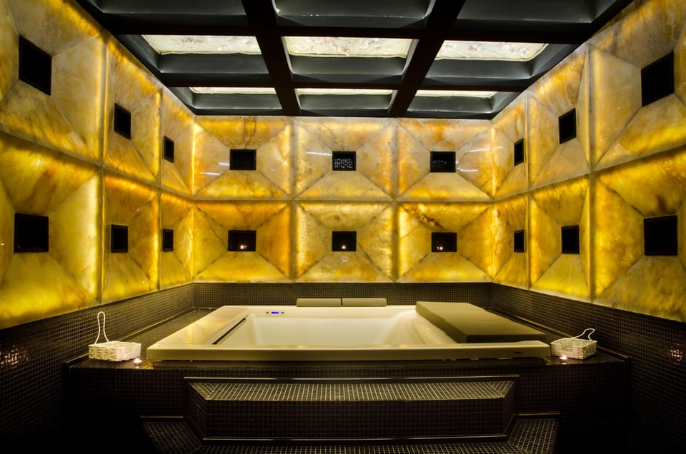 Sauna, hot tub, steam room, body treatments, aromatherapy, facials