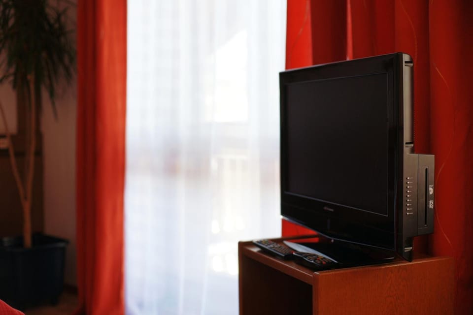 1 bedroom, in-room safe, desk, WiFi (free)