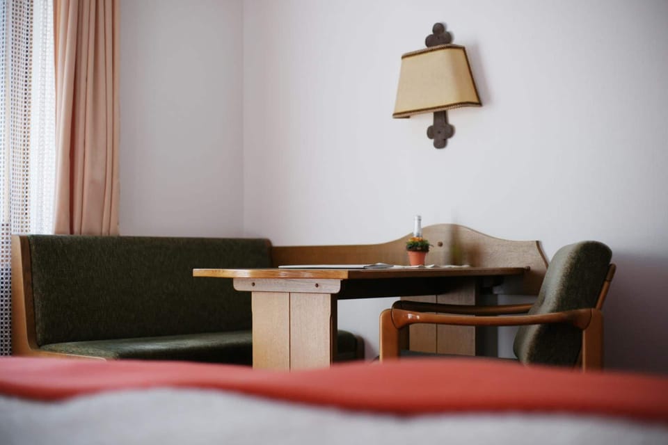 1 bedroom, in-room safe, desk, WiFi (free)