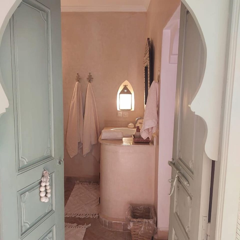 Superior Double Room, 1 Double Bed | Bathroom | Shower, free toiletries, bathrobes, towels