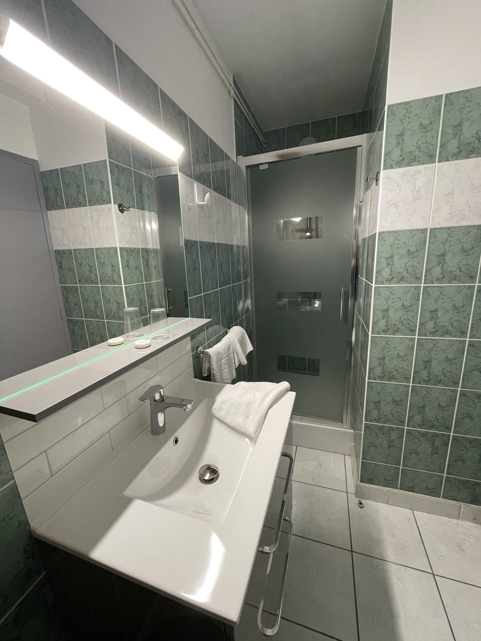 Double Room | Soundproofing, free cribs/infant beds, free WiFi, bed sheets