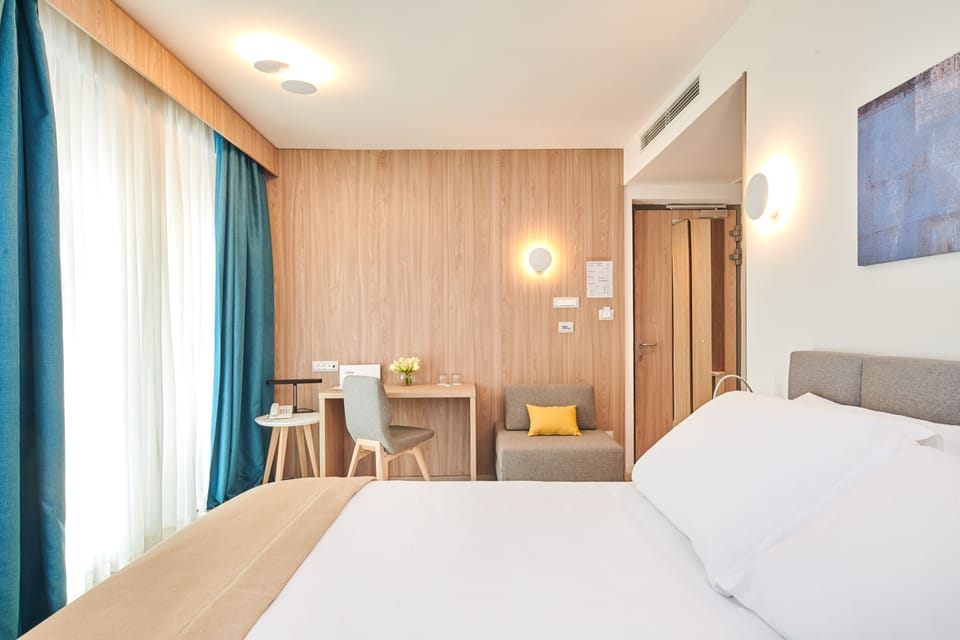 Classic Room, Balcony | In-room safe, desk, blackout drapes, free cribs/infant beds