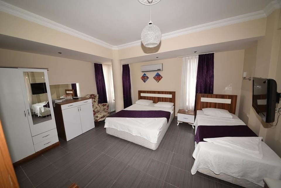 Basic Triple Room | Soundproofing, iron/ironing board, free WiFi